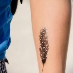 Фото тату про любовь рисунок Перо 03.02.2020 №279 -tattoo feather- tatufoto.com