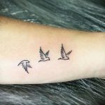 Фото тату про любовь рисунок Птица 03.02.2020 №026 -bird tattoo- tatufoto.com