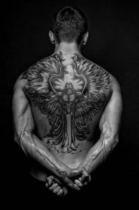 Фото тату с ангелом на спине 12.03.2020 №089 -angel tattoo on the back- tatufoto.com