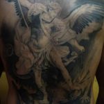 Фото тату с ангелом на спине 12.03.2020 №122 -angel tattoo on the back- tatufoto.com