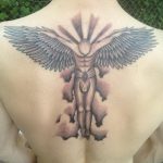 Фото тату с ангелом на спине 12.03.2020 №162 -angel tattoo on the back- tatufoto.com