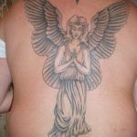 Фото тату с ангелом на спине 12.03.2020 №165 -angel tattoo on the back- tatufoto.com