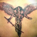 Фото тату с ангелом на спине 12.03.2020 №210 -angel tattoo on the back- tatufoto.com