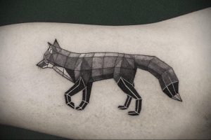 Фото черно-белой тату с животным 12.03.2020 №057 -animal tattoos- tatufoto.com