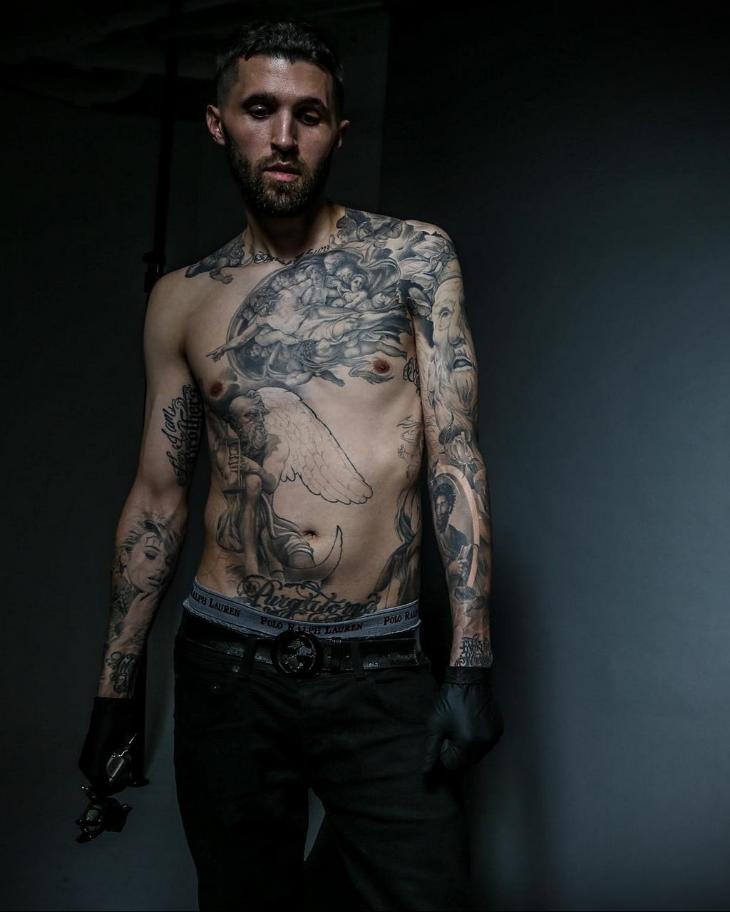 Эрик Марцинизин и его черно-серые татуировки, которые принесли ему славу