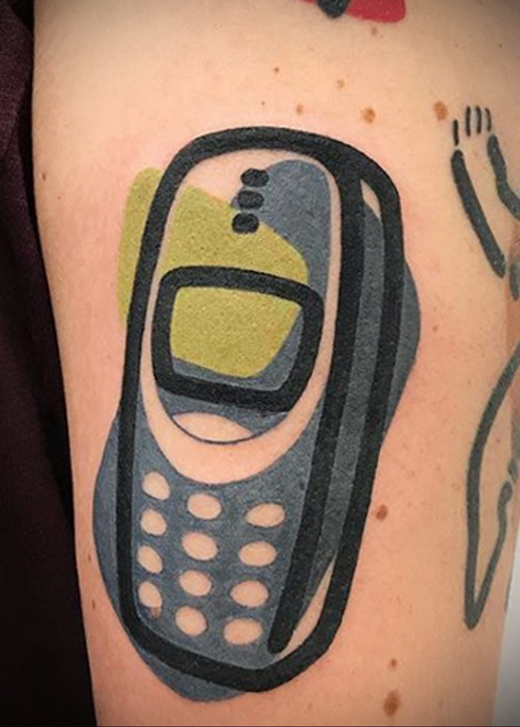 Тату с мобильным телефоном 02.04.2020 №071 -phone tattoo- tatufoto.com -  tatufoto.com