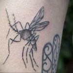 Фото тату комар 25.04.2020 №008 -mosquito tattoo- tatufoto.com