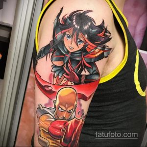 Фото тату Рюко Матой и Сенкуцу из аниме Kill la Kill на плече. Яркий и детализированный рисунок с использованием насыщенных цветов.