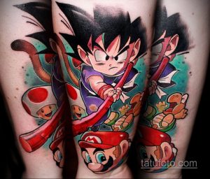 Фото татуировки на ноге с изображением персонажей из Dragon Ball Z и Super Mario. Яркие цвета, детализированная прорисовка и игривая композиция.