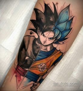 Фото тату: цветная татуировка в стиле аниме с изображением персонажа Гоку из Dragon Ball в форме Супер Сайяна. Динамичная поза, яркие цвета.