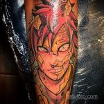 Фото тату Гоку из аниме Dragon Ball Z на руке. Рисунок выполнен в ярких цветах с использованием детализированной проработки и эффекта трансформации.