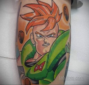 Цветное фото тату на руке с изображением персонажа из Dragon Ball, выражающего гнев и решимость. Яркие цвета и динамичная поза.