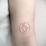 Фото татуировки з планетой Земля 22.04.2020 №031 -planet earth tattoo- tatufoto.com