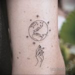 Фото татуировки з планетой Земля 22.04.2020 №032 -planet earth tattoo- tatufoto.com