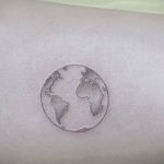 Фото татуировки з планетой Земля 22.04.2020 №033 -planet earth tattoo- tatufoto.com