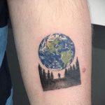 Фото татуировки з планетой Земля 22.04.2020 №039 -planet earth tattoo- tatufoto.com