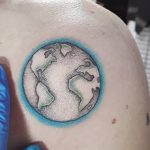 Фото татуировки з планетой Земля 22.04.2020 №045 -planet earth tattoo- tatufoto.com