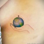 Фото татуировки з планетой Земля 22.04.2020 №065 -planet earth tattoo- tatufoto.com