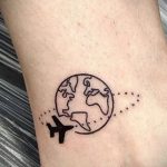 Фото татуировки з планетой Земля 22.04.2020 №066 -planet earth tattoo- tatufoto.com