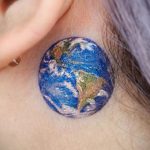 Фото татуировки з планетой Земля 22.04.2020 №067 -planet earth tattoo- tatufoto.com