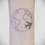 Фото татуировки з планетой Земля 22.04.2020 №069 -planet earth tattoo- tatufoto.com