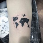 Фото татуировки з планетой Земля 22.04.2020 №073 -planet earth tattoo- tatufoto.com