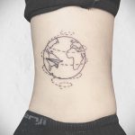 Фото татуировки з планетой Земля 22.04.2020 №075 -planet earth tattoo- tatufoto.com