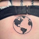 Фото татуировки з планетой Земля 22.04.2020 №076 -planet earth tattoo- tatufoto.com