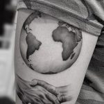 Фото татуировки з планетой Земля 22.04.2020 №079 -planet earth tattoo- tatufoto.com