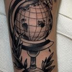 Фото татуировки з планетой Земля 22.04.2020 №080 -planet earth tattoo- tatufoto.com