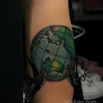 Фото татуировки з планетой Земля 22.04.2020 №085 -planet earth tattoo- tatufoto.com