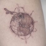 Фото татуировки з планетой Земля 22.04.2020 №086 -planet earth tattoo- tatufoto.com
