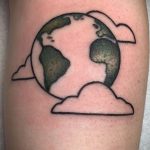 Фото татуировки з планетой Земля 22.04.2020 №094 -planet earth tattoo- tatufoto.com