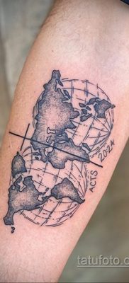 Фото татуировки з планетой Земля 22.04.2020 №095 -planet earth tattoo- tatufoto.com