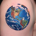 Фото татуировки з планетой Земля 22.04.2020 №097 -planet earth tattoo- tatufoto.com