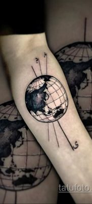 Фото татуировки з планетой Земля 22.04.2020 №098 -planet earth tattoo- tatufoto.com