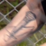 Тату девушка облизывает пистолет и микрофон на руке парня – 09.05.2020 - Уличная татуировка (Street tattoo) – tatufoto.com 1