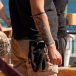 Тату с черепахой и узорами маори на запястье правой руки парня – 09.05.2020 - Уличная татуировка (Street tattoo) – tatufoto.com 4