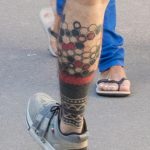 Татуировка с сотами внизу правой ноги парня - Уличная татуировка (Street tattoo) № 03 – 11.05.2020 для tatufoto.com 4