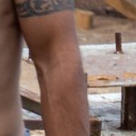 Тюремная тату с крестами на ключицах и трайбл узор на руке мужчины – 09.05.2020 - Уличная татуировка (Street tattoo) – tatufoto.com 6