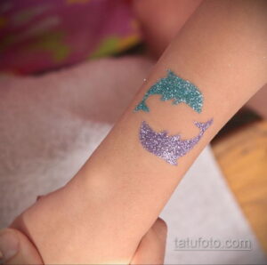 Фото пример глиттер (блеск) татуировки 31.05.2020 №4008 - tattoo- tatufoto.com