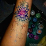 Фото пример глиттер (блеск) татуировки 31.05.2020 №4011 - tattoo- tatufoto.com