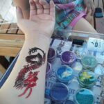 Фото пример глиттер (блеск) татуировки 31.05.2020 №4013 - tattoo- tatufoto.com