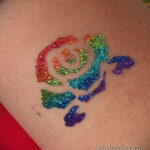 Фото пример глиттер (блеск) татуировки 31.05.2020 №4018 - tattoo- tatufoto.com