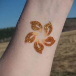 Фото пример глиттер (блеск) татуировки 31.05.2020 №4029 - tattoo- tatufoto.com
