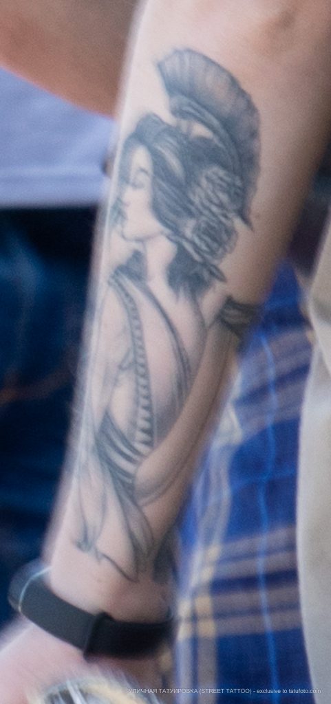Фото тату с девушкой в стилистике Древнего Рима – 09.05.2020 - Уличная татуировка (Street tattoo) – tatufoto.com 3
