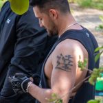 Фото тату с иероглифом на левом плече у парня – 09.05.2020 - Уличная татуировка (Street tattoo) – tatufoto.com 3