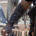 Фото татуировки с мандалой и вензелями с розой на руке у парня – 09.05.2020 - Уличная татуировка (Street tattoo) – tatufoto.com 4