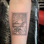 Фото татуировки с почтовой маркой 01.05.2020 №006 -postage stamp tattoo- tatufoto.com