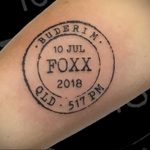 Фото татуировки с почтовой маркой 01.05.2020 №036 -postage stamp tattoo- tatufoto.com